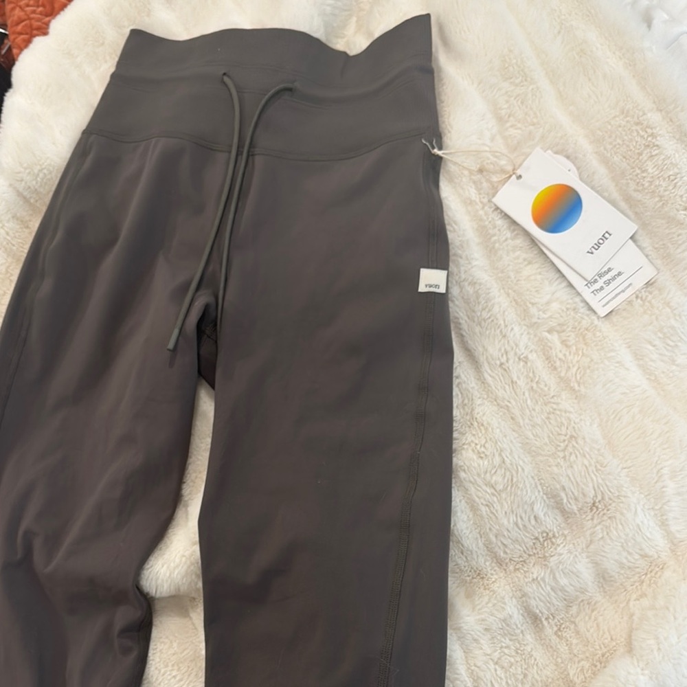 Vuori Women’s Gray Bottoms